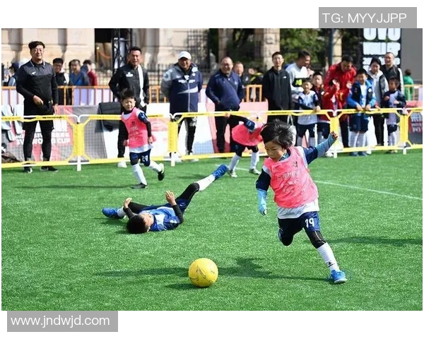 球星绿茵逐梦时刻再现足球经典激情燃动赛场